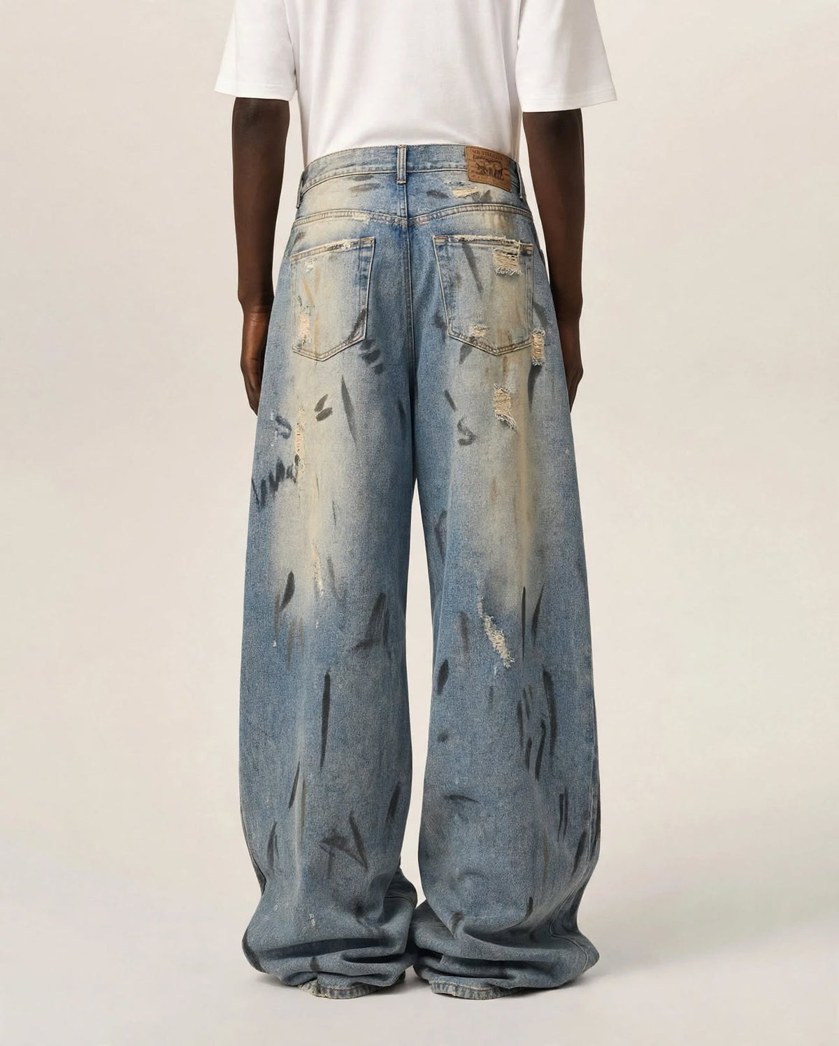 MATHIS | The Distressed Denim Jeans